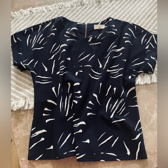 MELLODAY Blue and White Graphic Boxy Blouse - Picture 2 of 8